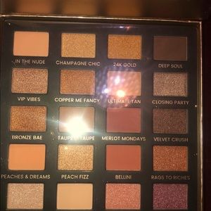# boxycharm Make up eyeshadow palette ..